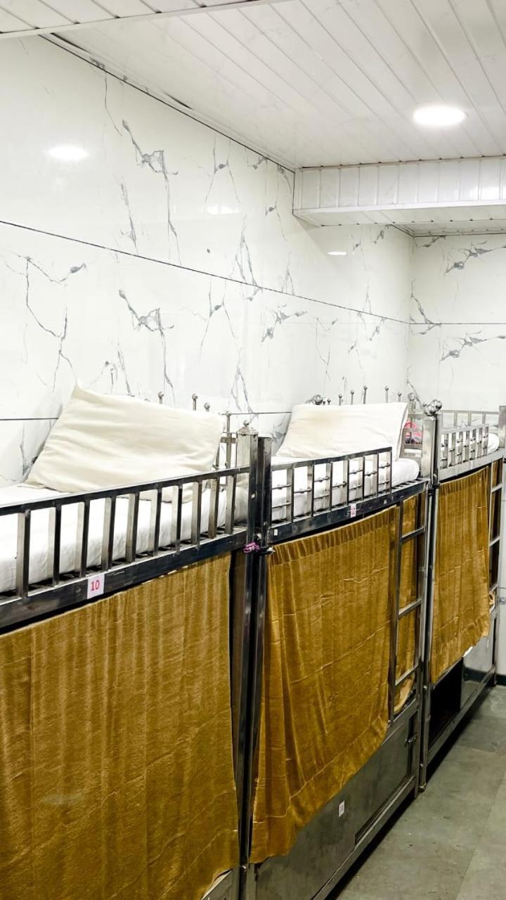 Amaan Hotel Mumbai Bagian luar foto