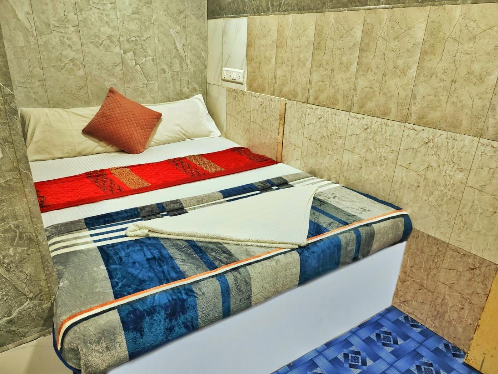 Amaan Hotel Mumbai Bagian luar foto