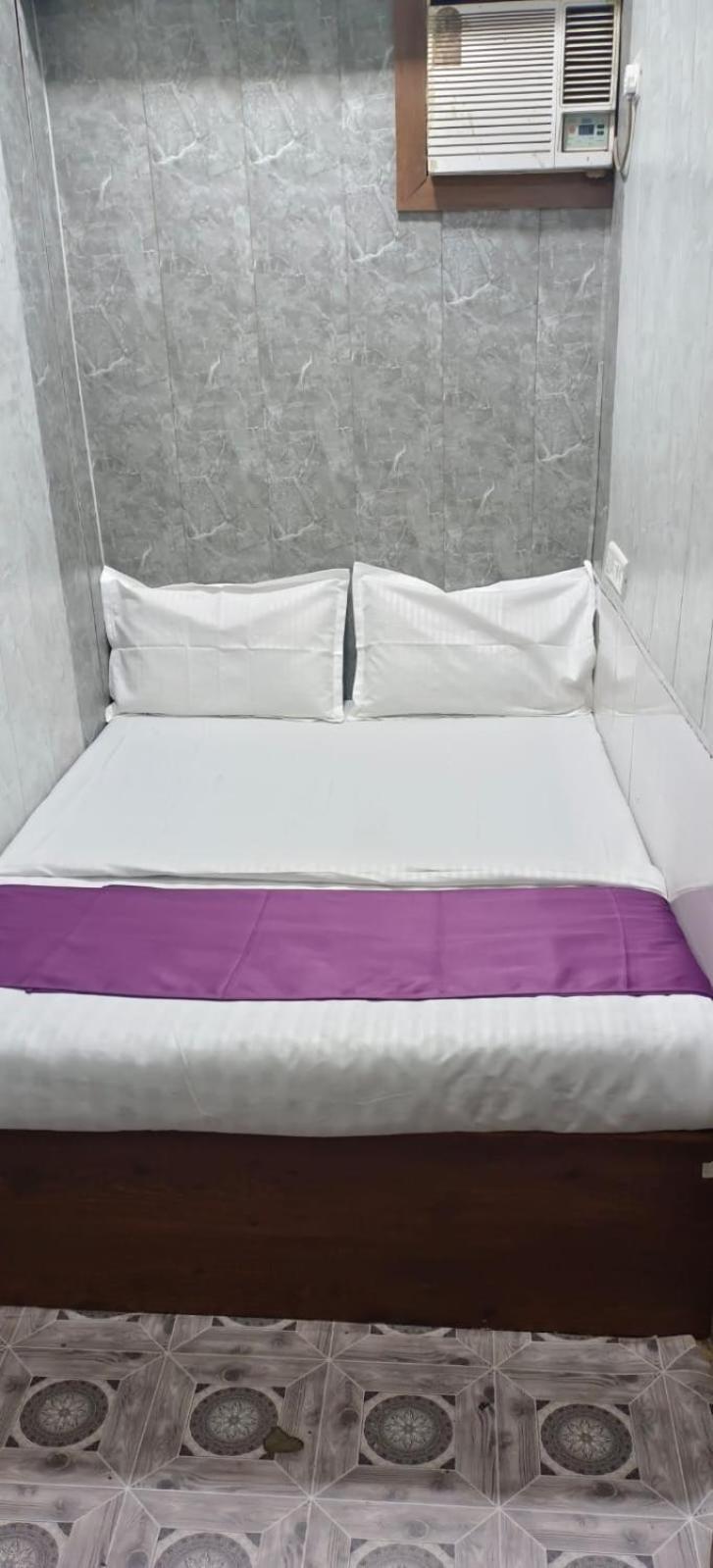 Amaan Hotel Mumbai Bagian luar foto